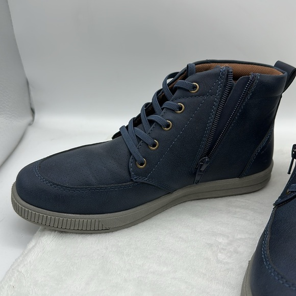 Nola Jr. Chukka Boots with Side Zipper and Textured Soles Boys/Men 6 M - Picture 2 of 9